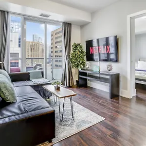 downtown-toronto-king-suite.niagara-fallshotels.com/